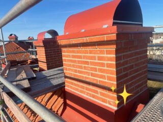 Två ny murade skorstenar – stabilt hantverk som står i generationer 🔥🧱
Rent, rakt och redo för många varma stunder.  #murare #skorsten